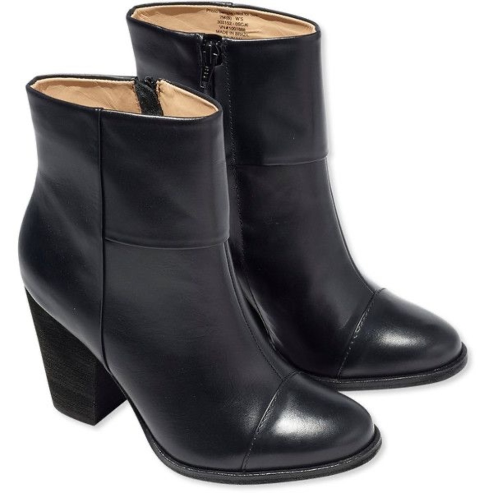 L.L. Bean Signature Leather Black booties 10